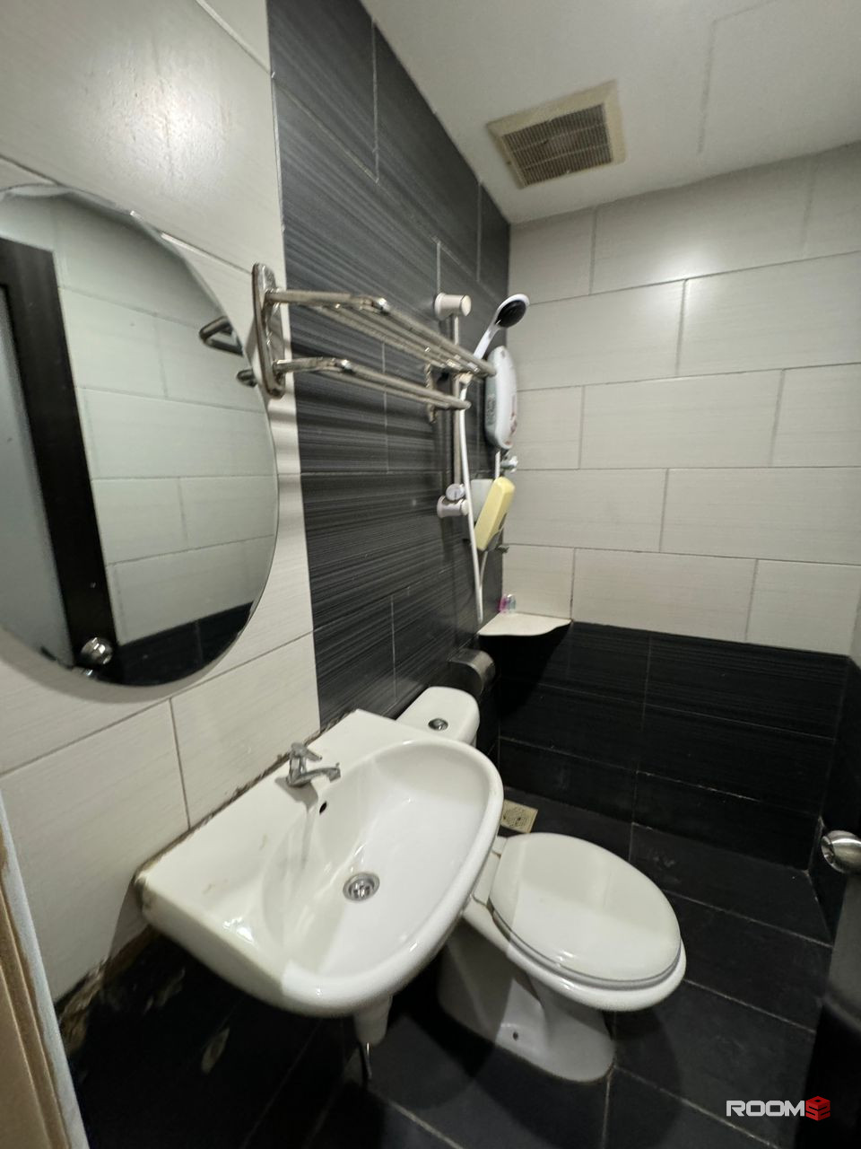 🏡 Zero Deposit ❗ Study at Monash University❓ Master Room for Rent + Private Toilet at Bandar Sunway