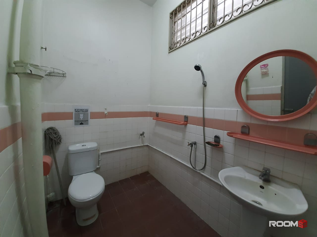 Middle Room at Rasah, Seremban 🚀 Bilik Sewa Seremban [𝑵𝒆𝒂𝒓 𝑯𝑻𝑱 📌📌, Couple/ Single, Aircond] Rasah, Taman Ujong