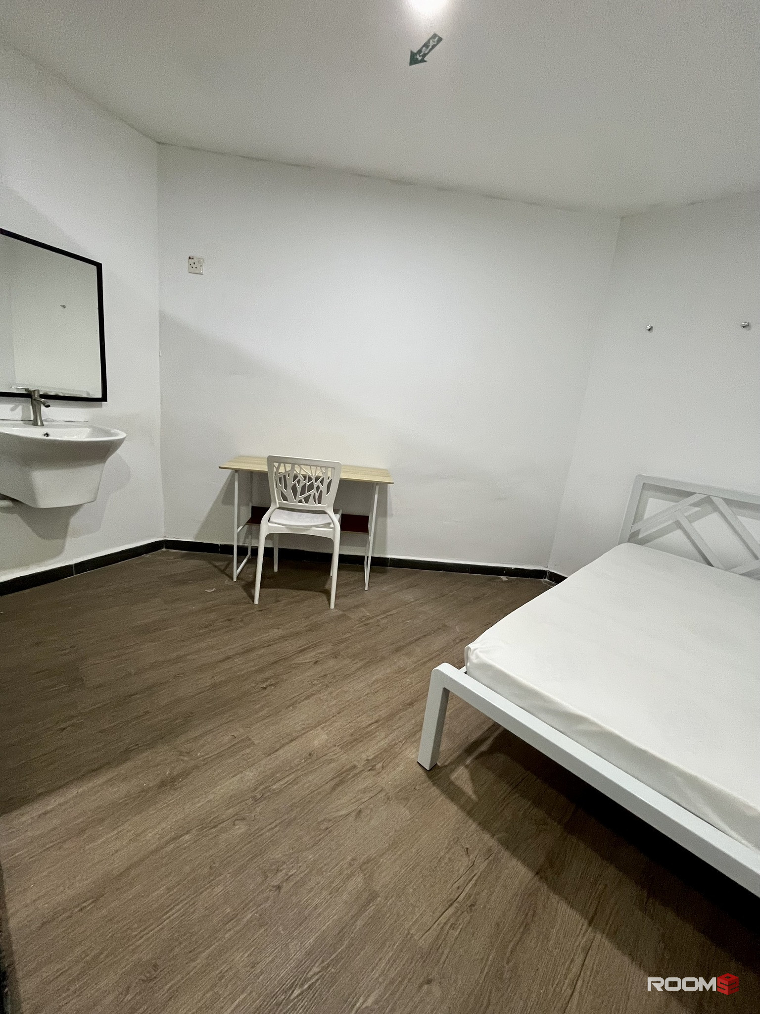 GET EARLY BIRD OFFER 🔊  Near to Kelana Jaya LRT  🚶 Room Rent at SS4