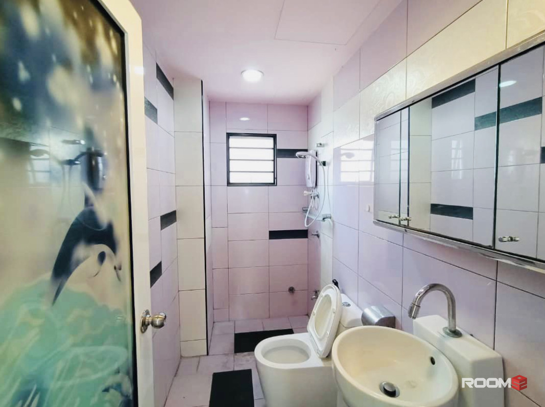 Room Available For Rent at Setia Alam, Shah Alam with High Speed WI-FI