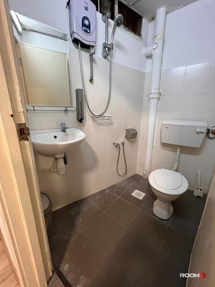 Private Bathroom 🚽Queen Room in with Zero Deposit with Easy Access Bus Stop 🚌