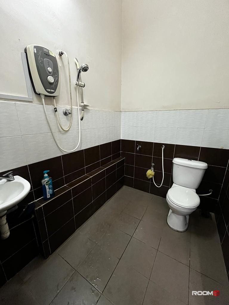 "🏡 Master room for Rent in Cheras!🌳✨"