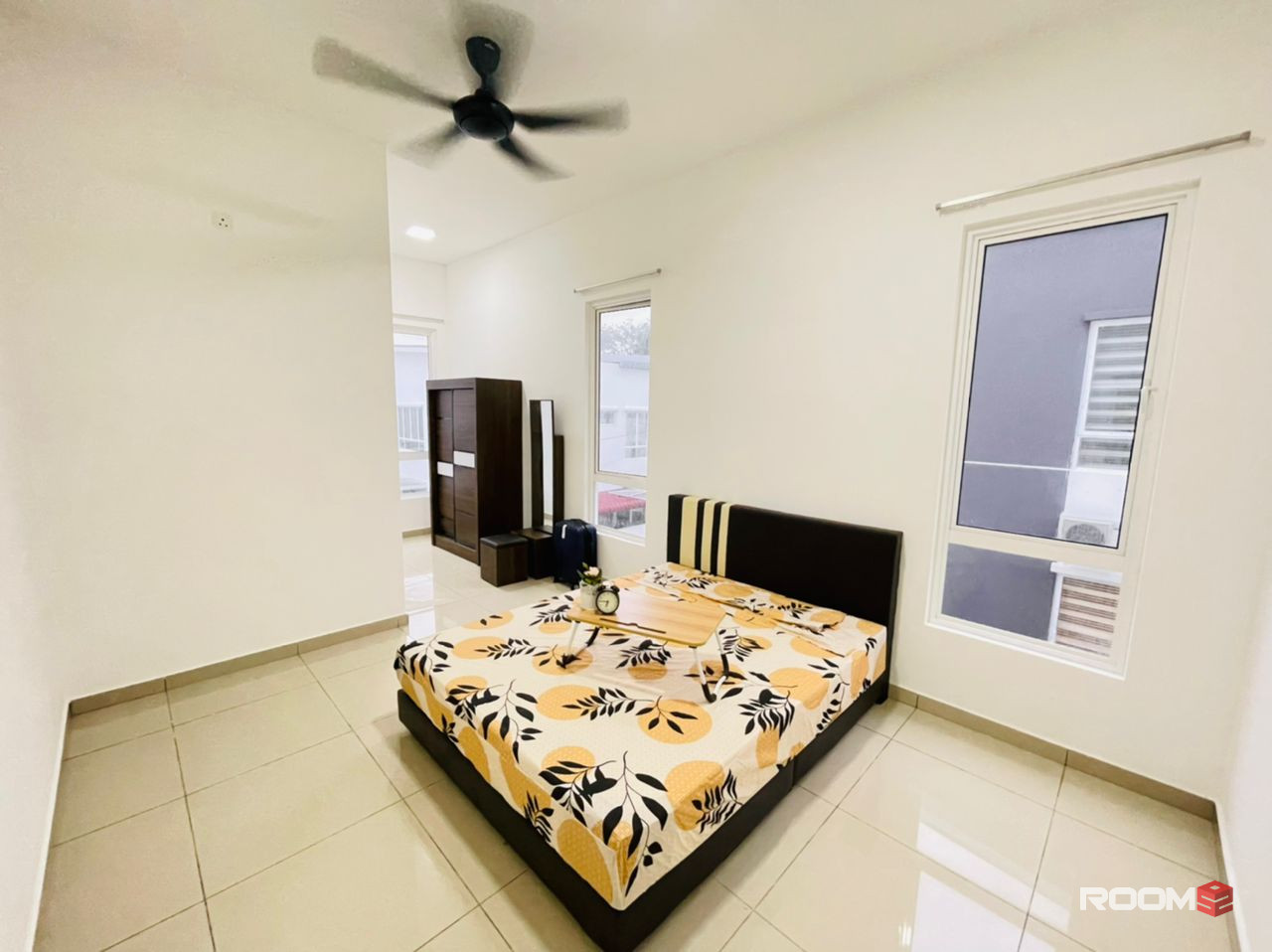 MASTER ROOM AT SENDAYAN, BILIK SEWA SURIAMAN 3 {FREE UTILITY} AEON, MYDIN, KPJ (AREA, OFFER, UNIT, LANDMARK)