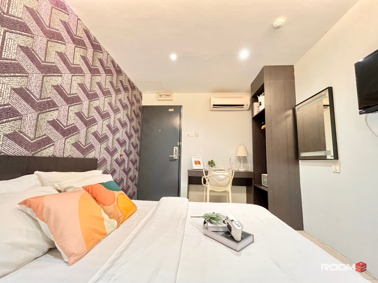 INTIMATE 0% DEPOSIT WITH PRIVATE MASTER BEDROOM & 3 MIN WALK TO MENTARI BRT STATION