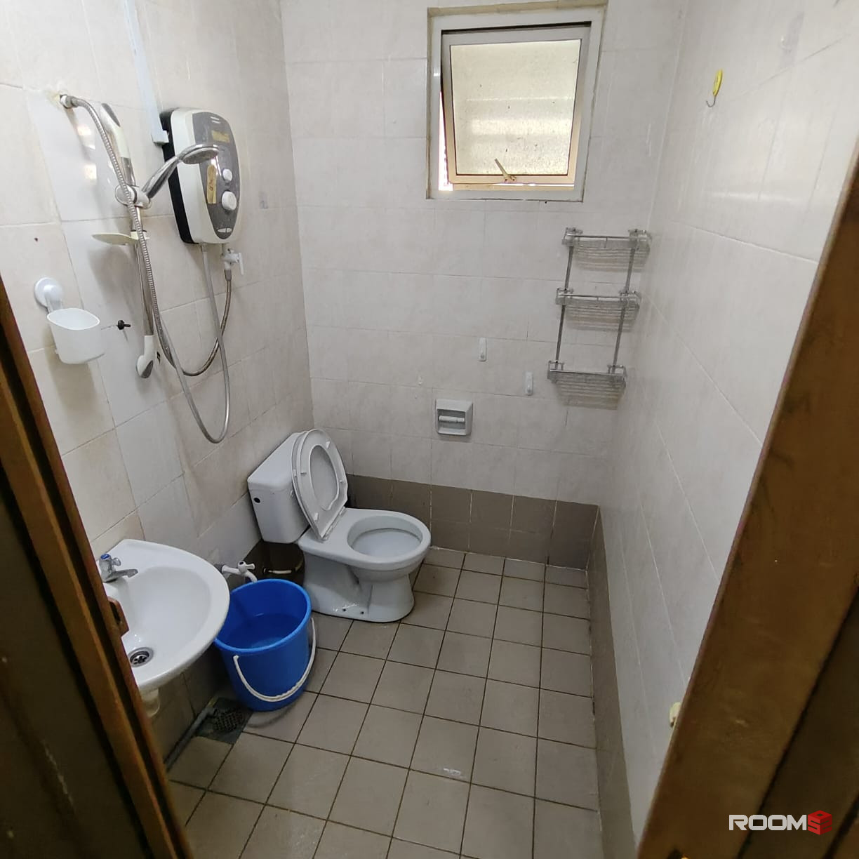 MASTER ROOM NEAR MRT SURIAN