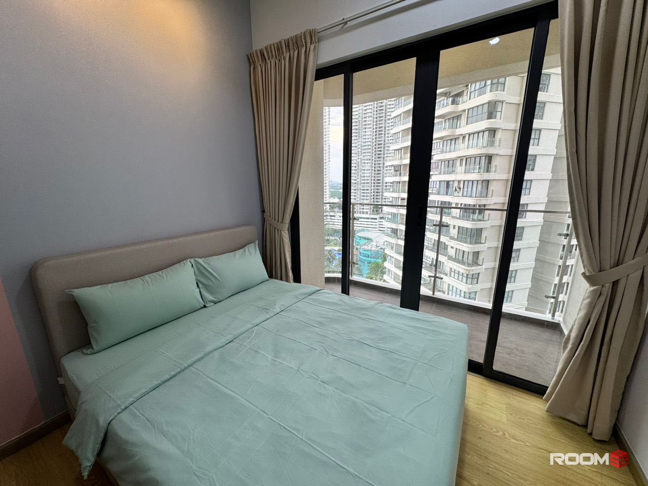 Country garden danga bay / balcony room for rent / have shuttle bus to CIQ / 8 minit to JB Custom