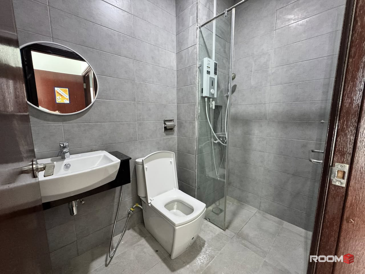 Paragon suite CIQ / Master bedroom for rent / Attach own toilet / 3 minit drive to JB Custom