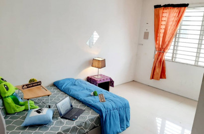 Middle Room at Balakong,  Bilik Sewa Balakong [𝑨𝒕𝒕𝒂𝒄𝒉𝒆𝒅 𝑻𝒐𝒊𝒍𝒆𝒕 🔥 👉] Tmn Mesra Utama, Amerin Mall, C180