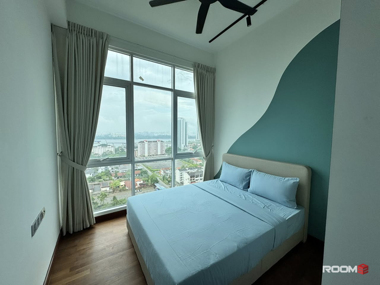 Paragon suite CIQ / Master bedroom for rent / Attach own toilet / 3 minit drive to JB Custom