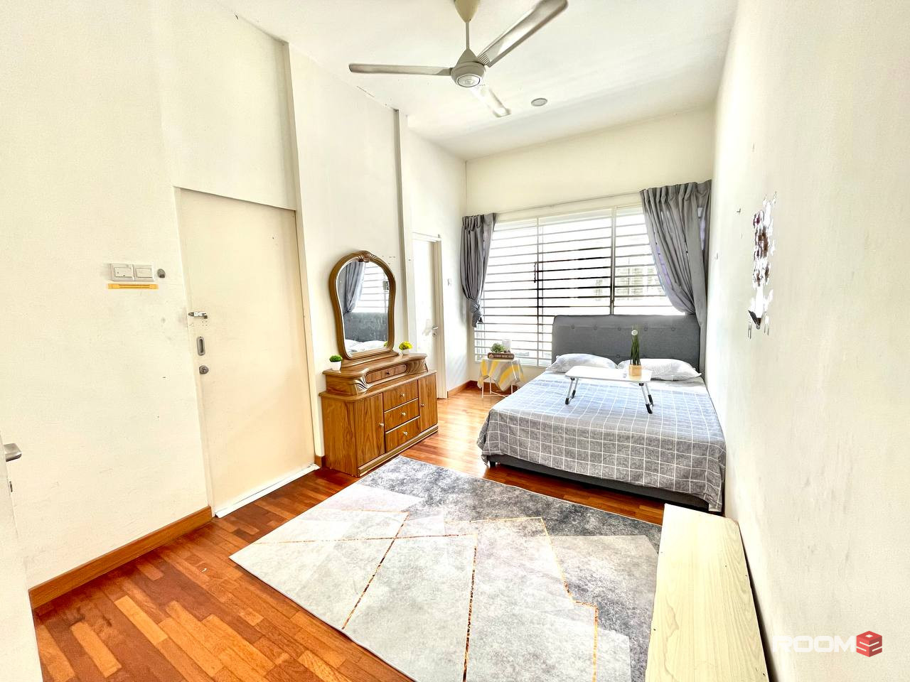 Middle Room at Bandar Mahkota Cheras, Cheras South 🌞 Bilik Sewa Cheras {PRIVACY 😎, Near MRT BTHO} Sunstone Villa, BMC,