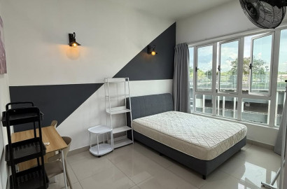 Tropez residence / Danga bay / RM1200 / attach own toilet / room only / 6 minit to CIQ