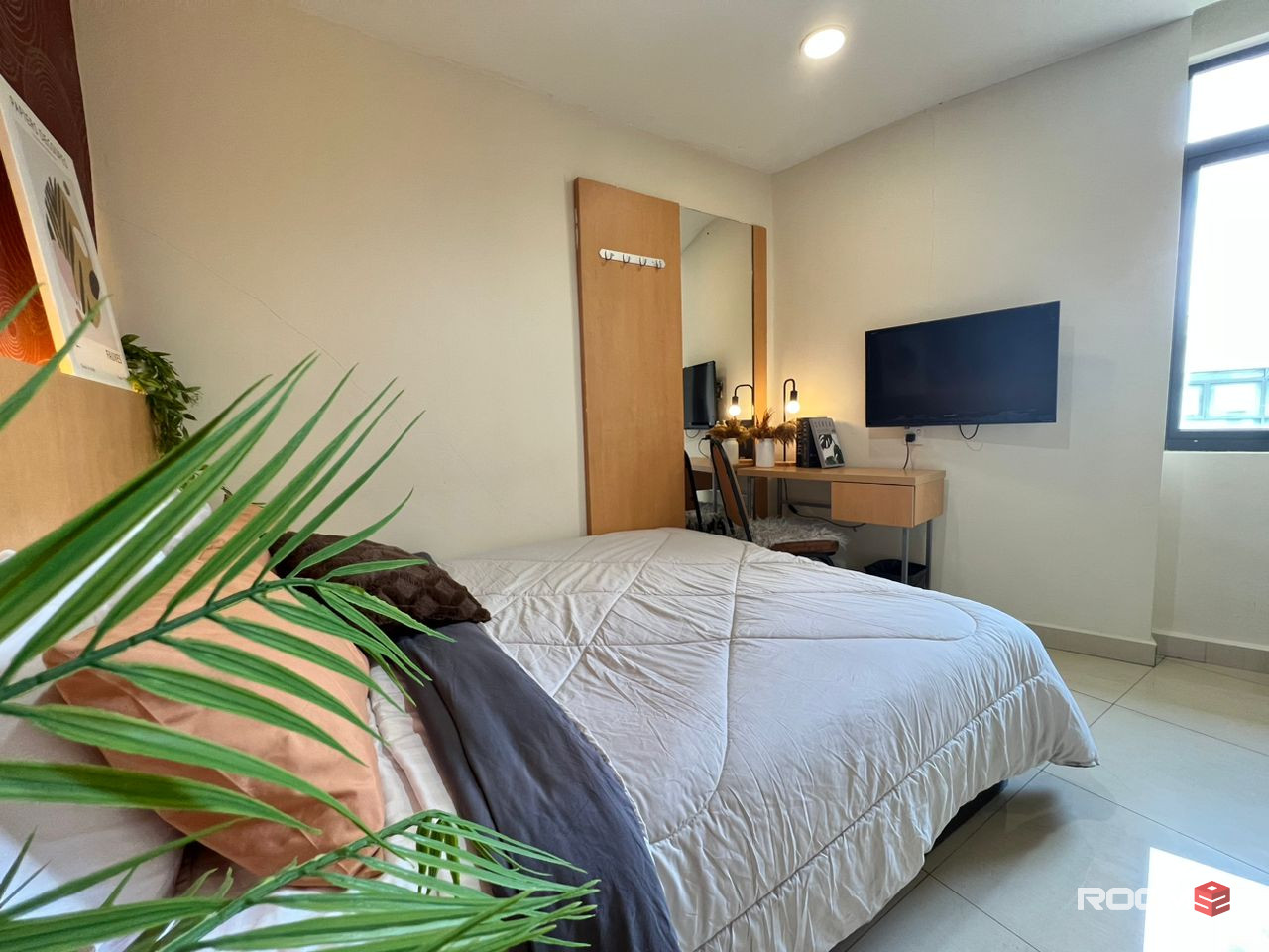 Near to 🚶‍♂️LRT Pusat Bandar Puchong 🚇 Master Room attach Toilet near Setia Walk