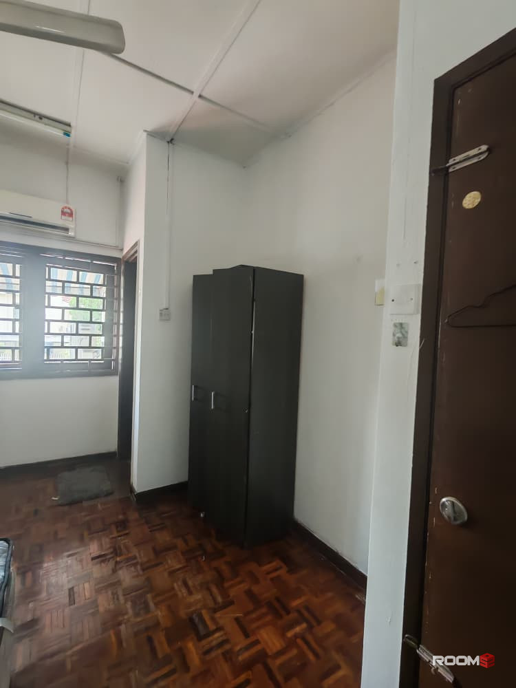 COUPLE ROOM l TAMAN BUKIT DESA , KL
