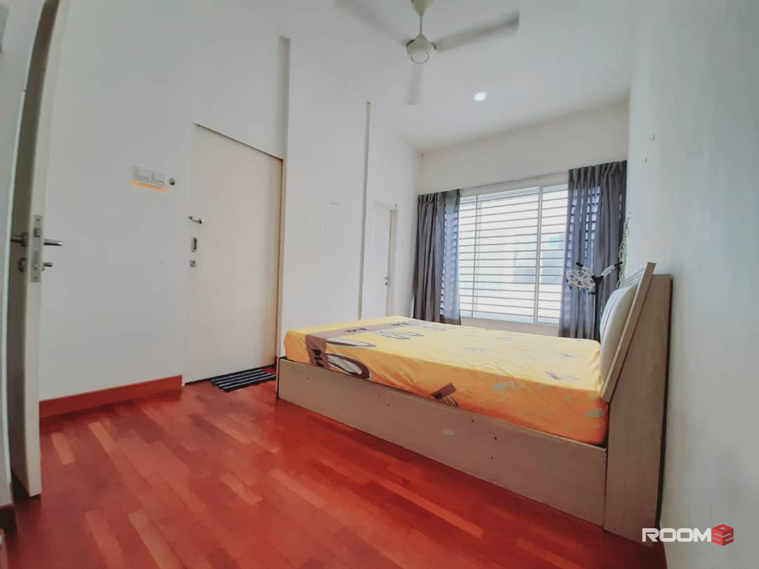 Middle Room at Bandar Mahkota Cheras, Cheras South [𝙵𝚁𝙴𝙴 𝚄𝚃𝙸𝙻𝙸𝚃𝚈] Bilik Sewa Cheras {Attach Toilet} Sunstone