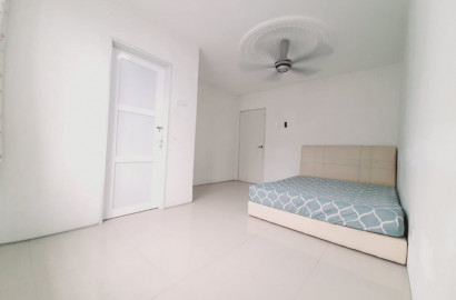 Middle Room at Taman Mesra Utama { 👉 𝐒𝐀𝐋𝐄 𝐌𝐄𝐑𝐃𝐄𝐊𝐀 !! 🔥} Bilik Sewa Balakong, C180, Amerin Mall, Columbia