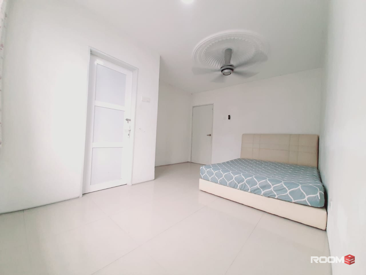 Middle Room at Taman Mesra Utama { 👉 𝐒𝐀𝐋𝐄 𝐌𝐄𝐑𝐃𝐄𝐊𝐀 !! 🔥} Bilik Sewa Balakong, C180, Amerin Mall, Columbia