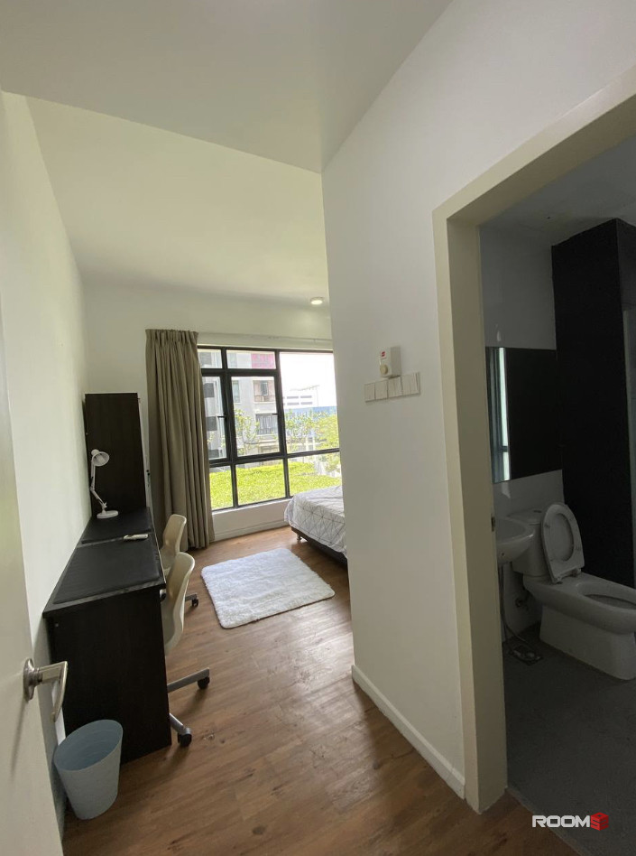 [Private🛁]⭐️Room for Rent @Utropolis SUITES 1 Shah Alam beside UOW, KDU 🆓💧📶🧹