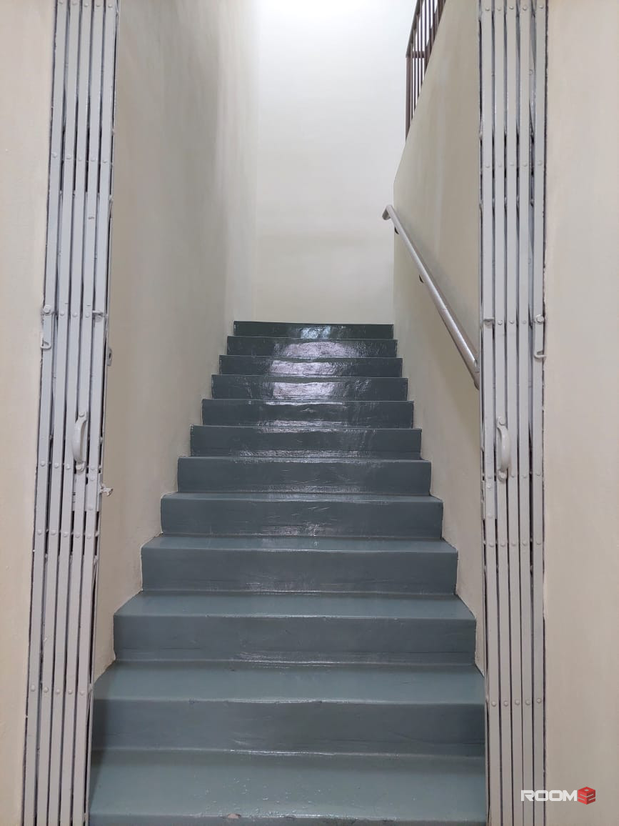 New renovated Middle Rooms, Fully Furnished, walk to LRT Taman Paramount station