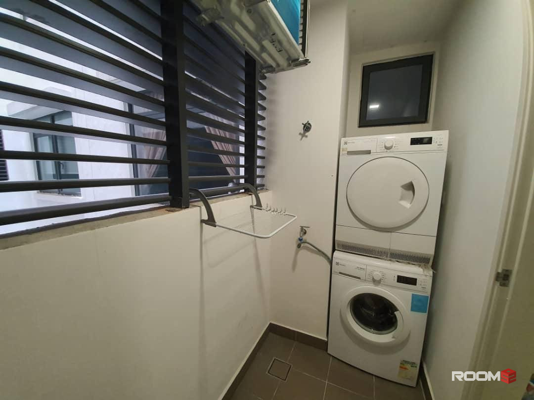 Deluxe Single Room w Queen Bed ⭐️ FREE Utilities 📶  @ Utropolis Glenmarie