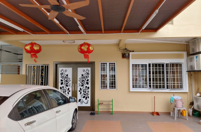 New renovated Middle Rooms, Fully Furnished, walk to LRT Taman Paramount station