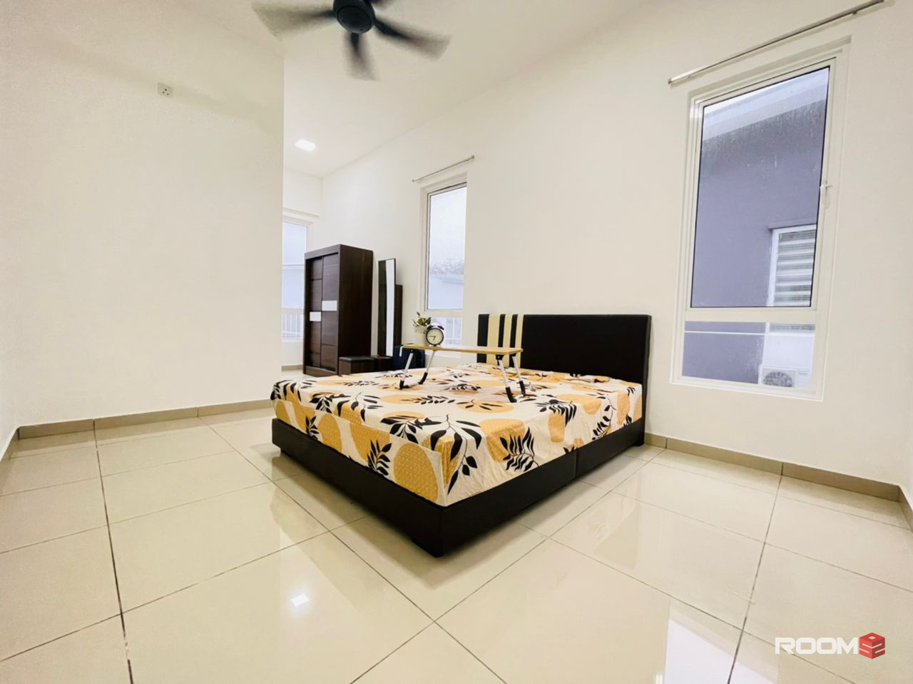MASTER ROOM AT SENDAYAN, BILIK SEWA SURIAMAN 3 {FREE UTILITY} AEON, MYDIN, KPJ (AREA, OFFER, UNIT, LANDMARK)