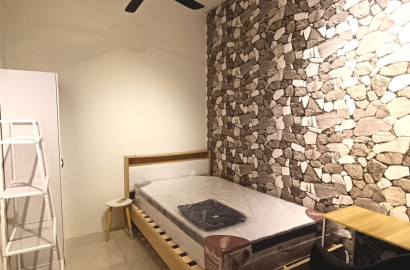 SetiaWalk @ Female Unit Medium Room with Balcony