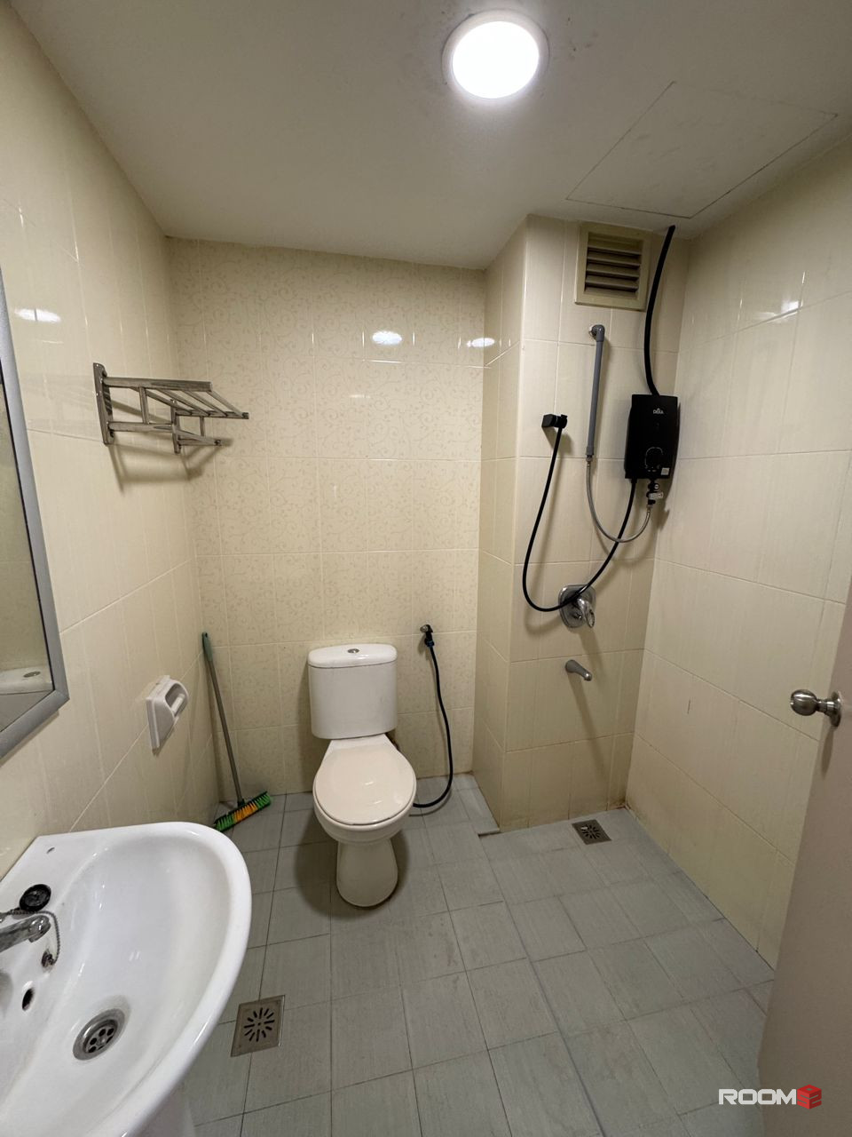 🔥HOT LIMITED Unit🔥Prime Location Master Room with Private Bathroom Opposite of Berjaya Times Square & Lalaport 🛏️