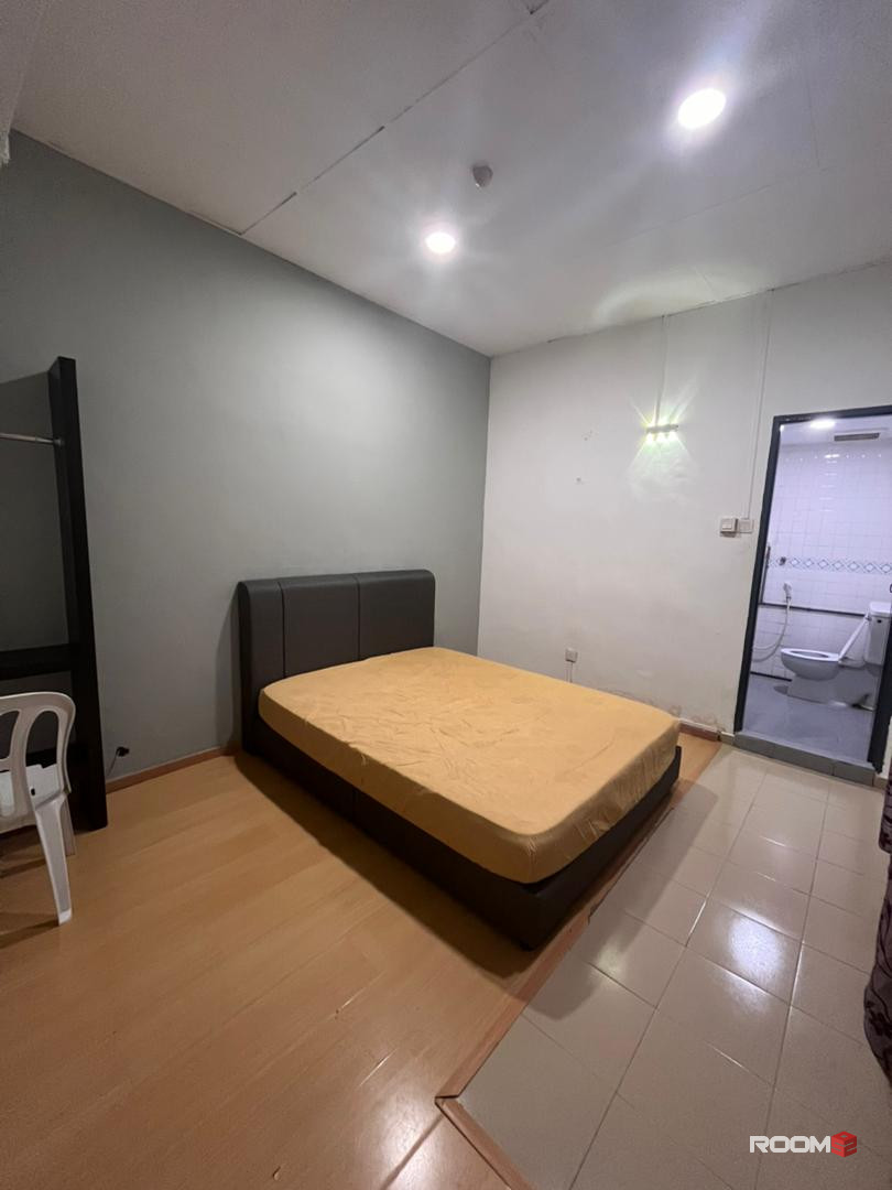 📍10 min to CIQ..6 min walk to KSL🚶‍♀️-Cozy, Fully furnished, zero deposit room available for rent🤗🔥