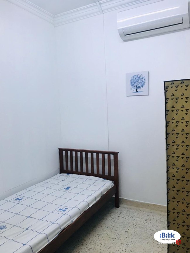 1 Month Deposit ⚠️⚠️ MIDDLE Room for rent 🚇🚇 WalkingLRT SS18