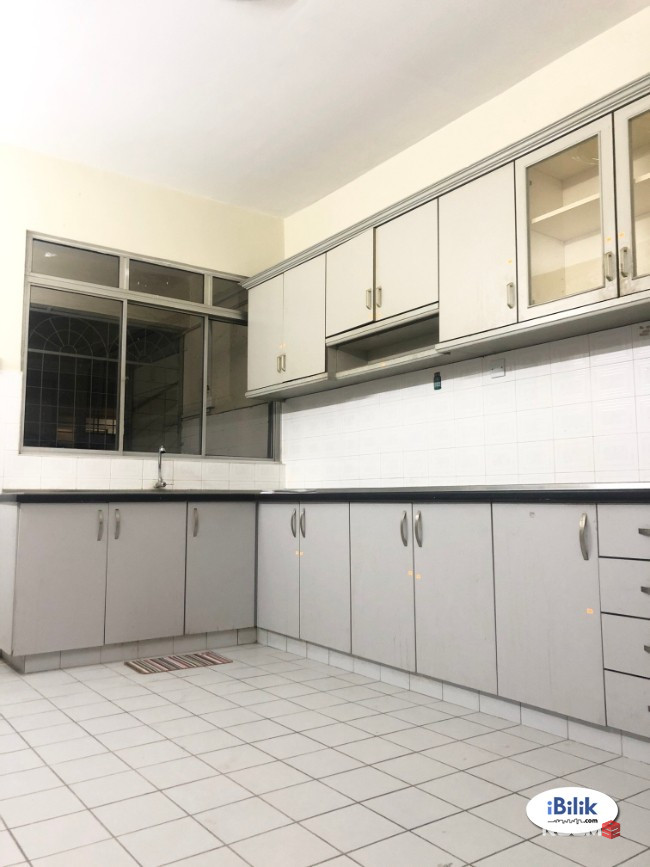 1 Month Deposit ⚠️⚠️ MIDDLE Room for rent 🚇🚇 WalkingLRT SS18