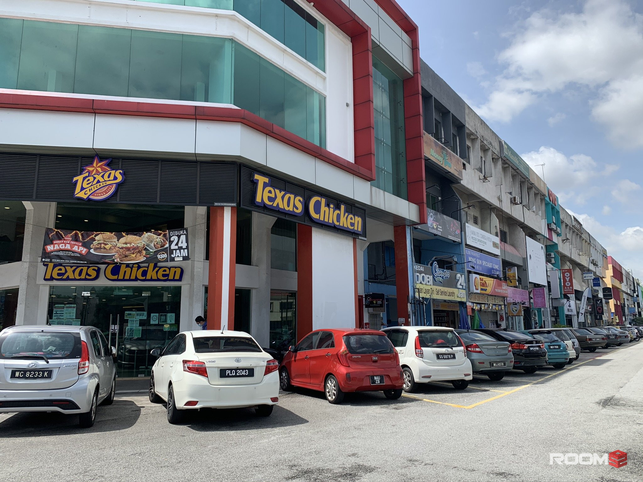 Last Minute Change 😱Job At Bandar Utama❓  🤔 We Have Huge Room Choice For You !