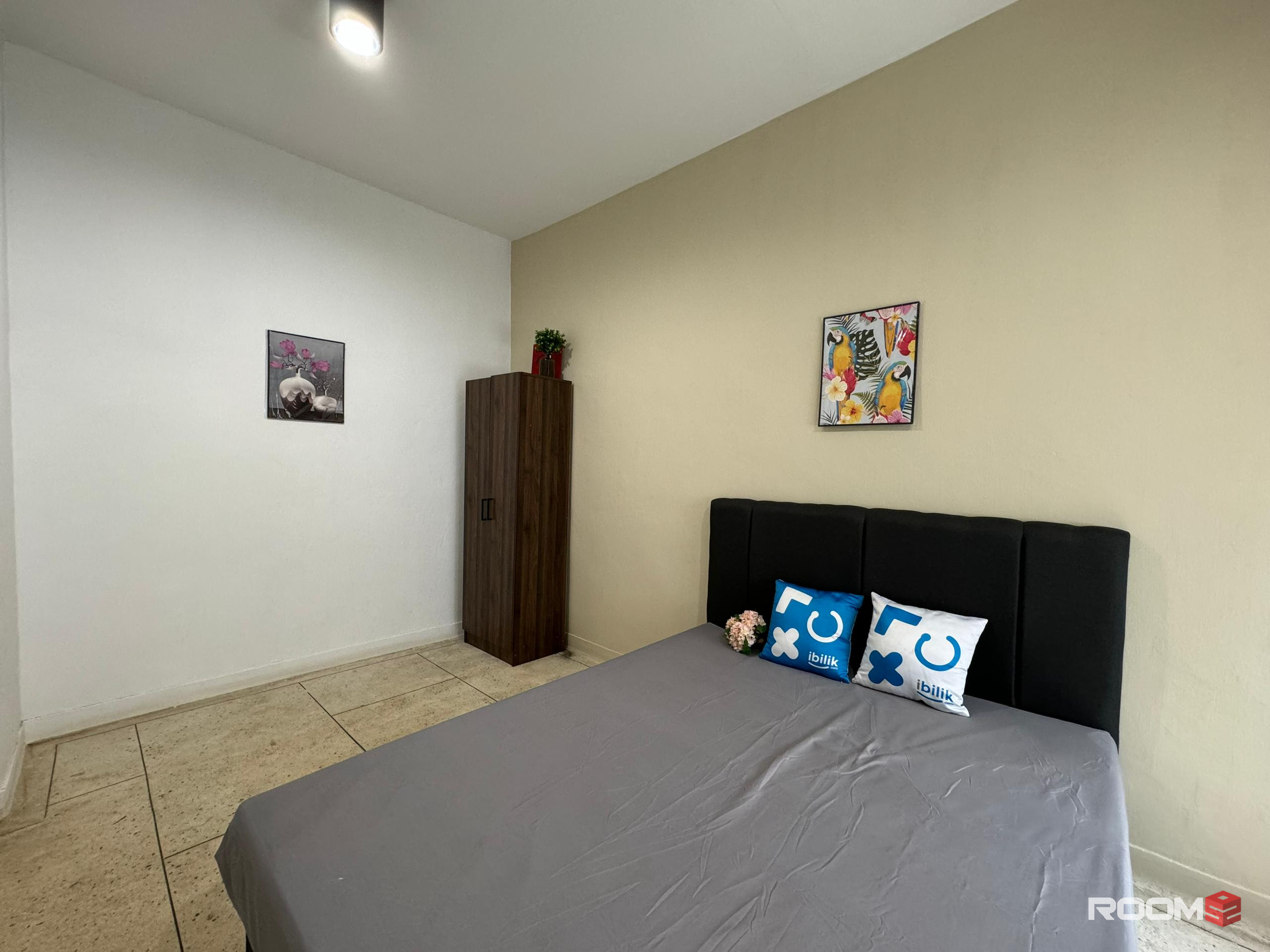 Super Low Depsoit Middle Room Walking Distance to CIQ Johor