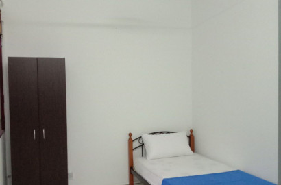 Middle Room, Mentari Court, Blok B, Bandar Sunway