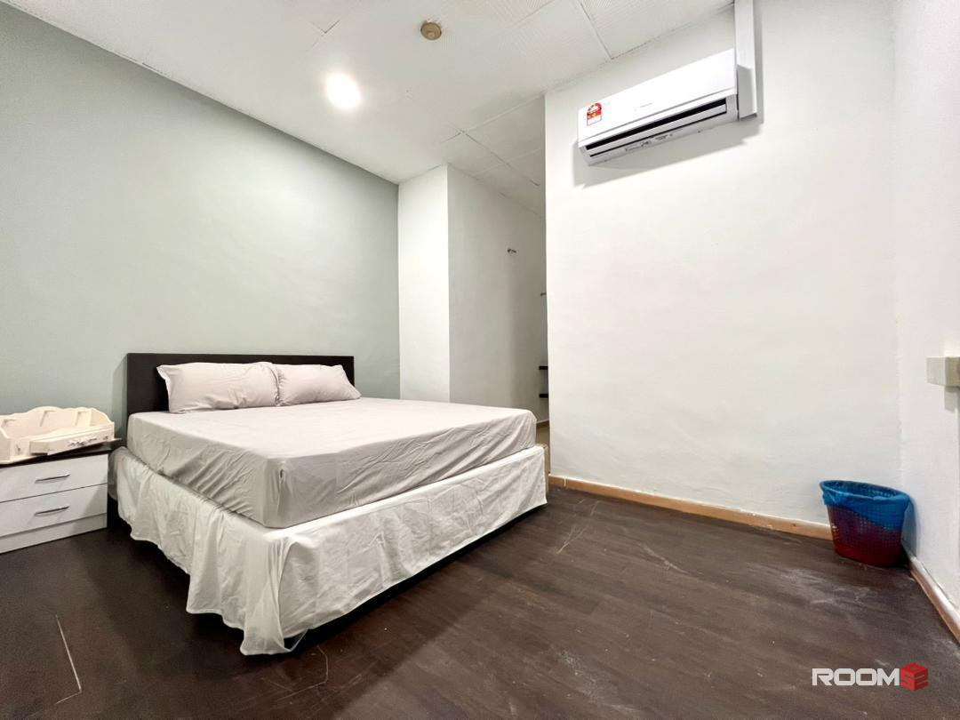 📍🌟8 min to CIQ-Fully equipped with wifi, private bathroom and zero deposit available🌟😎