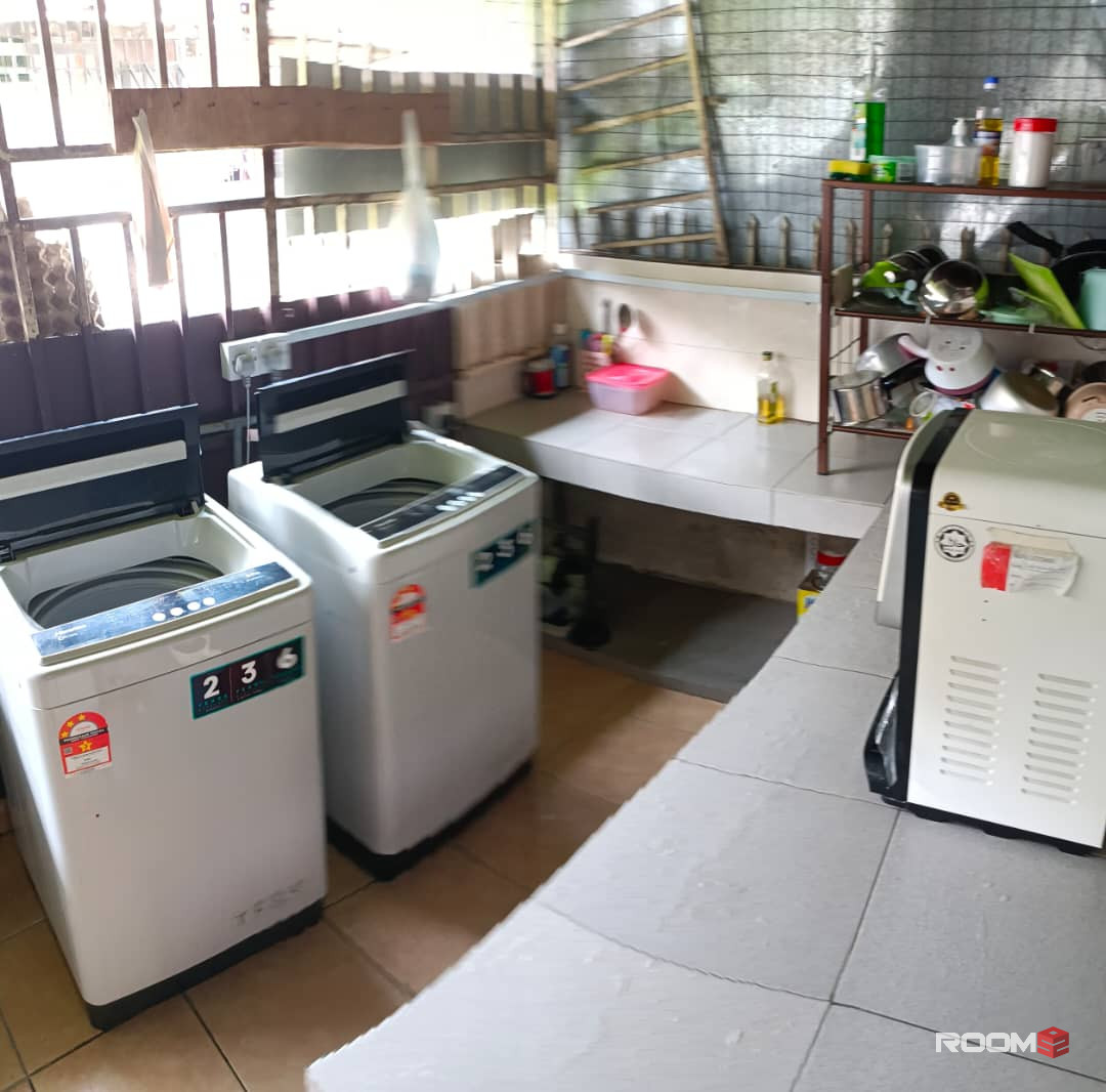 *Single Room with Private Bathroom @ Section 1A near PJ Old Town & Assunta Hospital