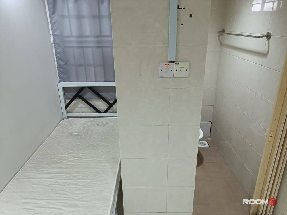 *Single Room with Private Bathroom @ Section 1A near PJ Old Town & Assunta Hospital