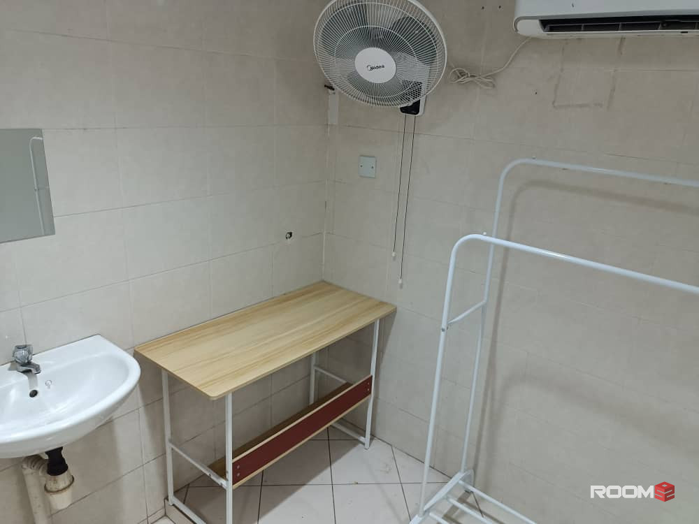 *Single Room with Private Bathroom @ Section 1A near PJ Old Town & Assunta Hospital