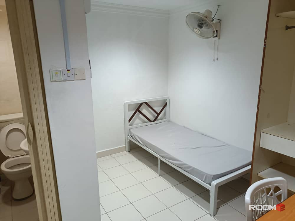 *Single Room with Private Bathroom @ Section 1A near PJ Old Town & Assunta Hospital