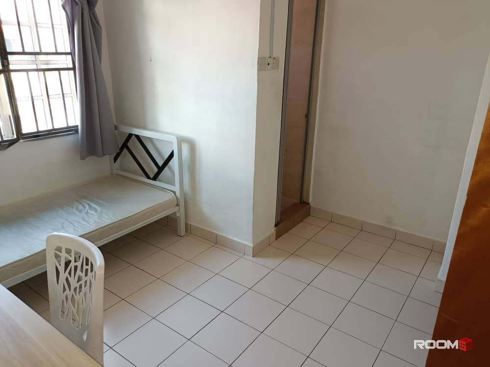 *Single Room with Private Bathroom @ Section 1A near PJ Old Town & Assunta Hospital