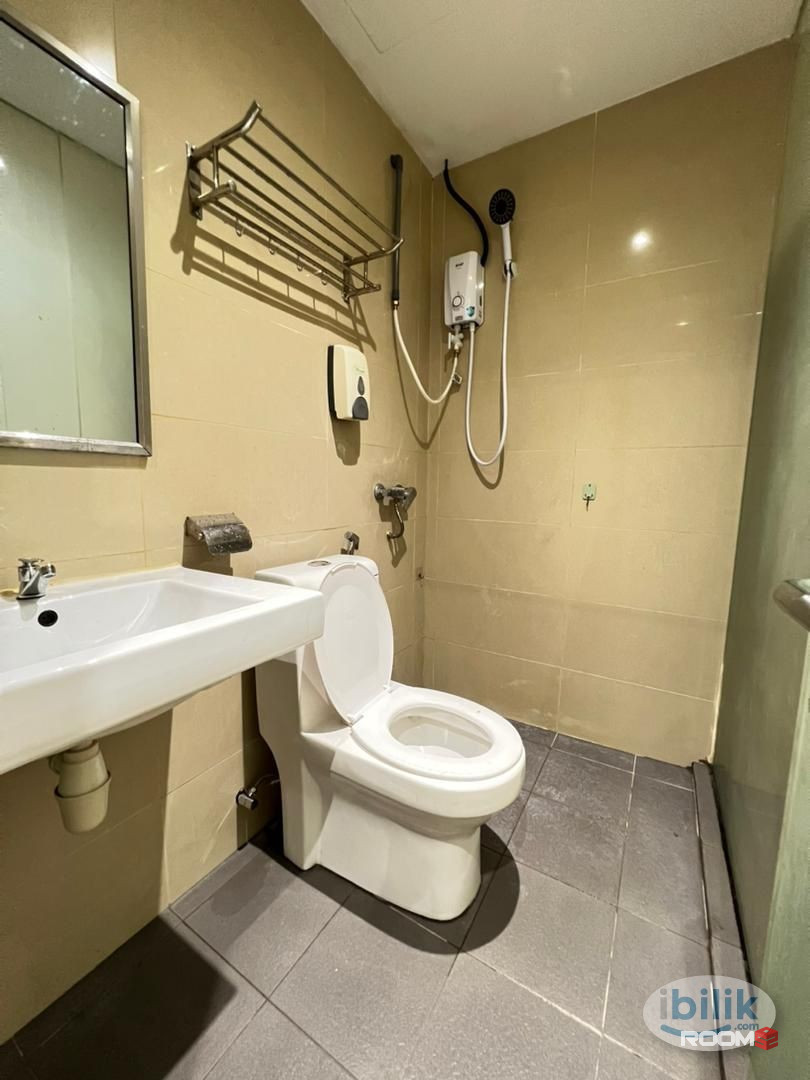 Middle Room at Bandar Puchong Jaya, Puchong