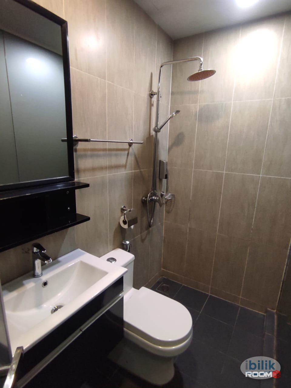 🔥Cozy Room Come With Private Bathroom For Rent🔥NEARBY🚗COLUMBIA ASIA HOSPITAL BUKIT RIMAU,NSK SUPERMARKET TAMAN SRI MU