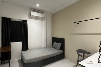 🛏️🏠 King Bed Room @ SS3 – No Deposit! 💰  ✨ Affordable Price 📍 Near LRT & Paradigm Mall