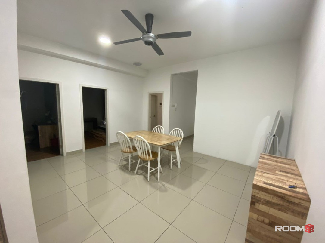 Deluxe Single Room w Queen Bed ⭐️ FREE Utilities 📶  @ Utropolis Glenmarie