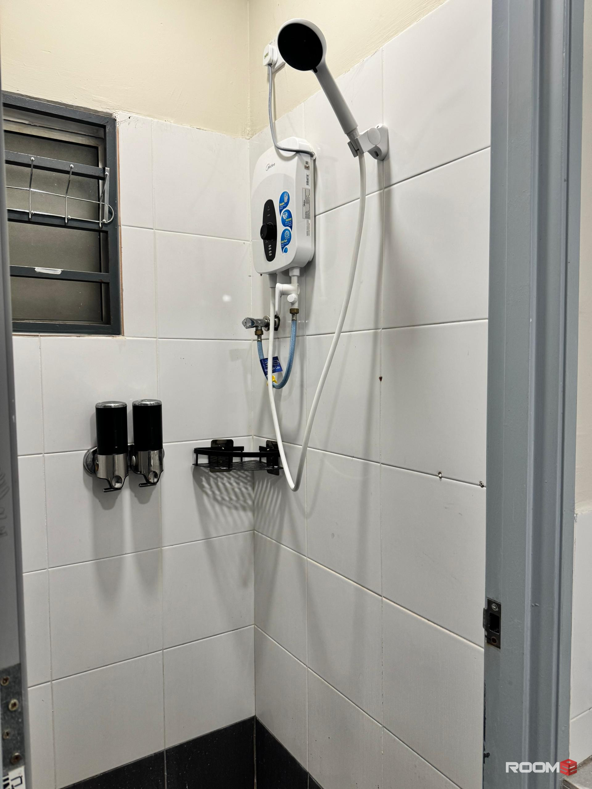 “NEW” Spacious room available at USJ 21/7 Subang Jaya ❤️‍🔥 with FREE WIFI & ZERO DEPOSIT 🤩 4MIN walk to Main Place Sho