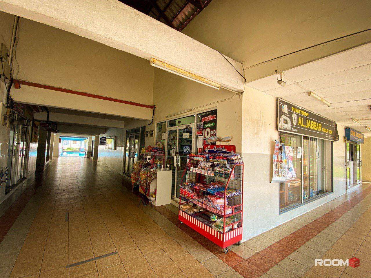 Middle Room, Blok B, Vista Pinggiran, Sri Kembangan