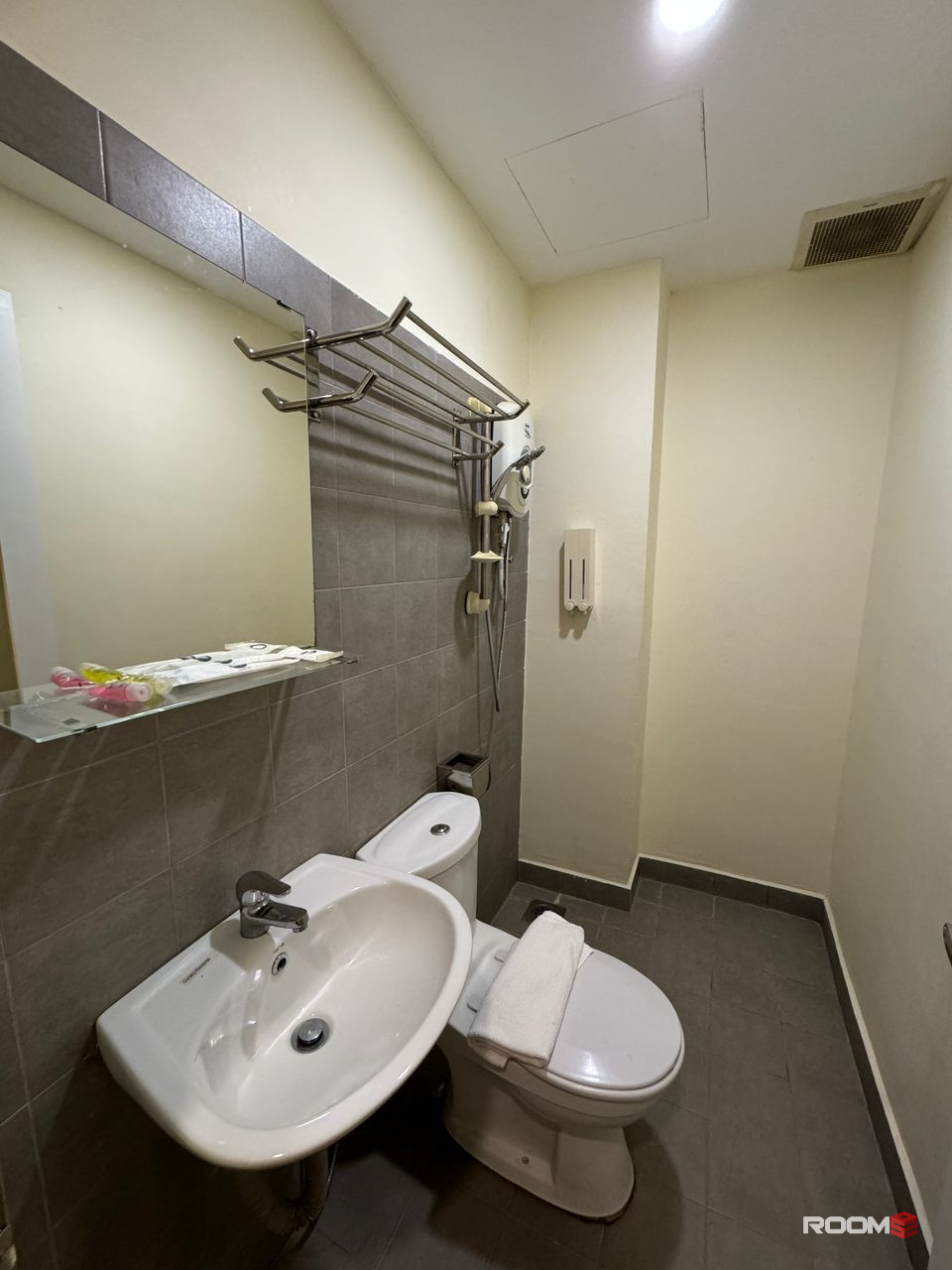Walk to Malakat Mall, DPULZE Mall Cyberjaya 🛍️ Co Living Hotel Room with Private Bathroom