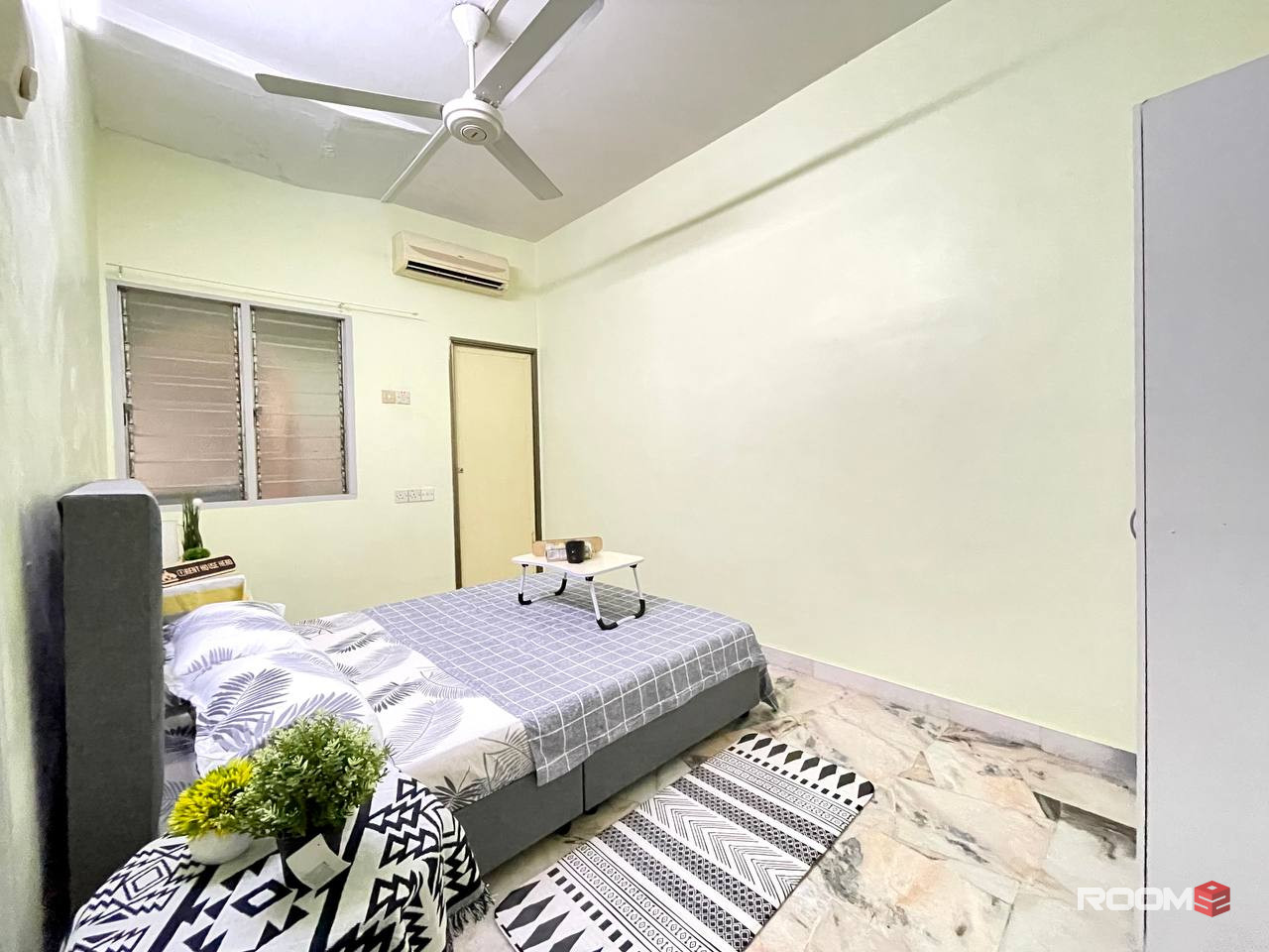 Middle Room at Sri Petaling, Kuala Lumpur 👉 Bilik Sewa Sri Petaling [𝑵𝒆𝒂𝒓 𝑳𝑹𝑻 🌟, 𝐌𝐄𝐑𝐃𝐄𝐊𝐀 SALE] Sri Endah