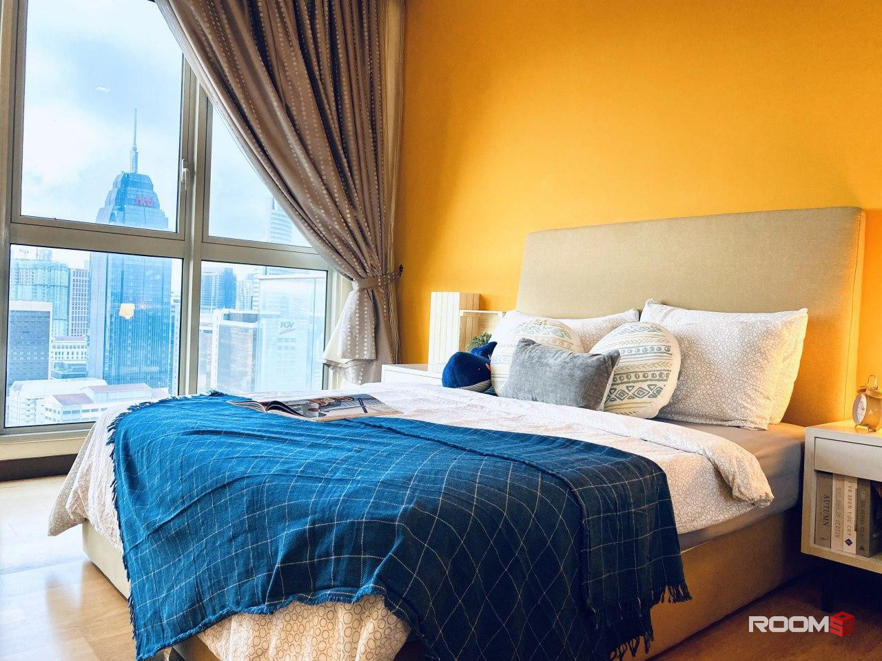 Find your home away from home in a room near LRT PWTC! 🏡💕