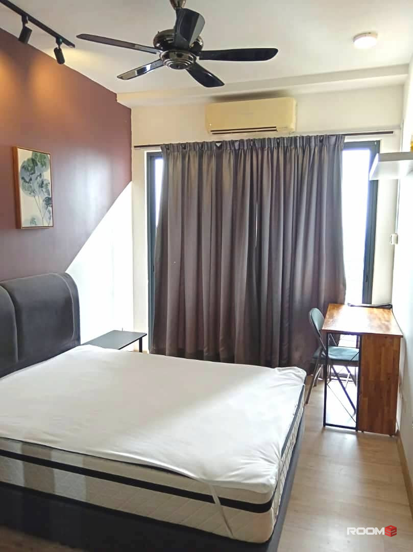 Low Density Unit Medium Room for Rent in Emporis Kota Damansara