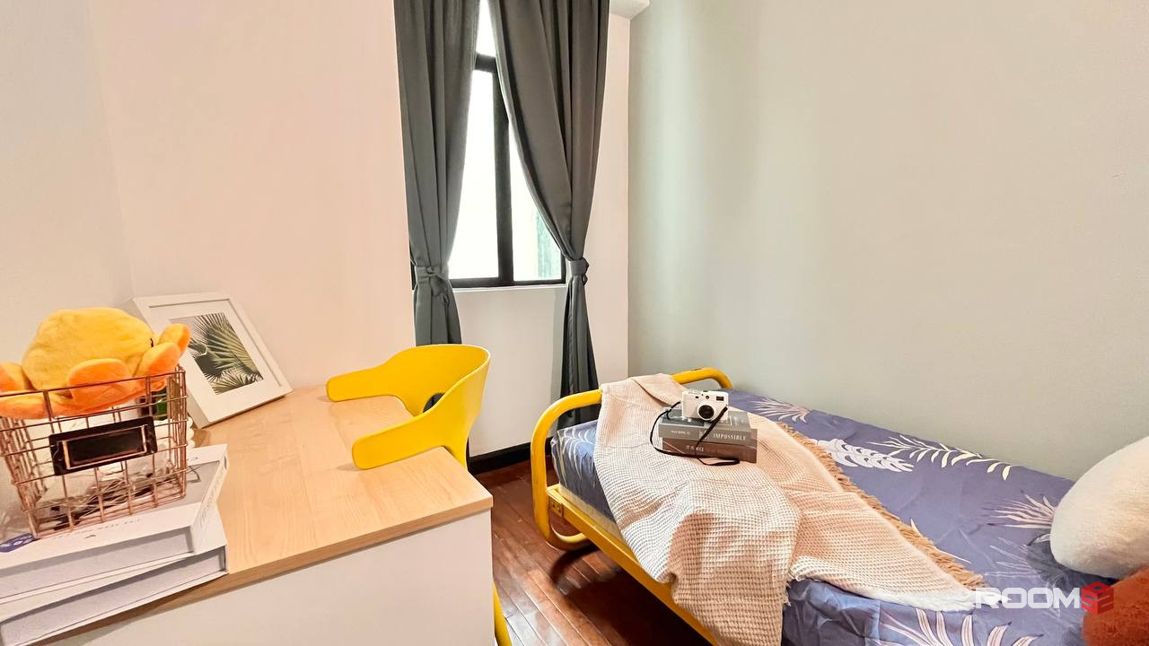 Find your home away from home in a room near LRT PWTC! 🏡💕